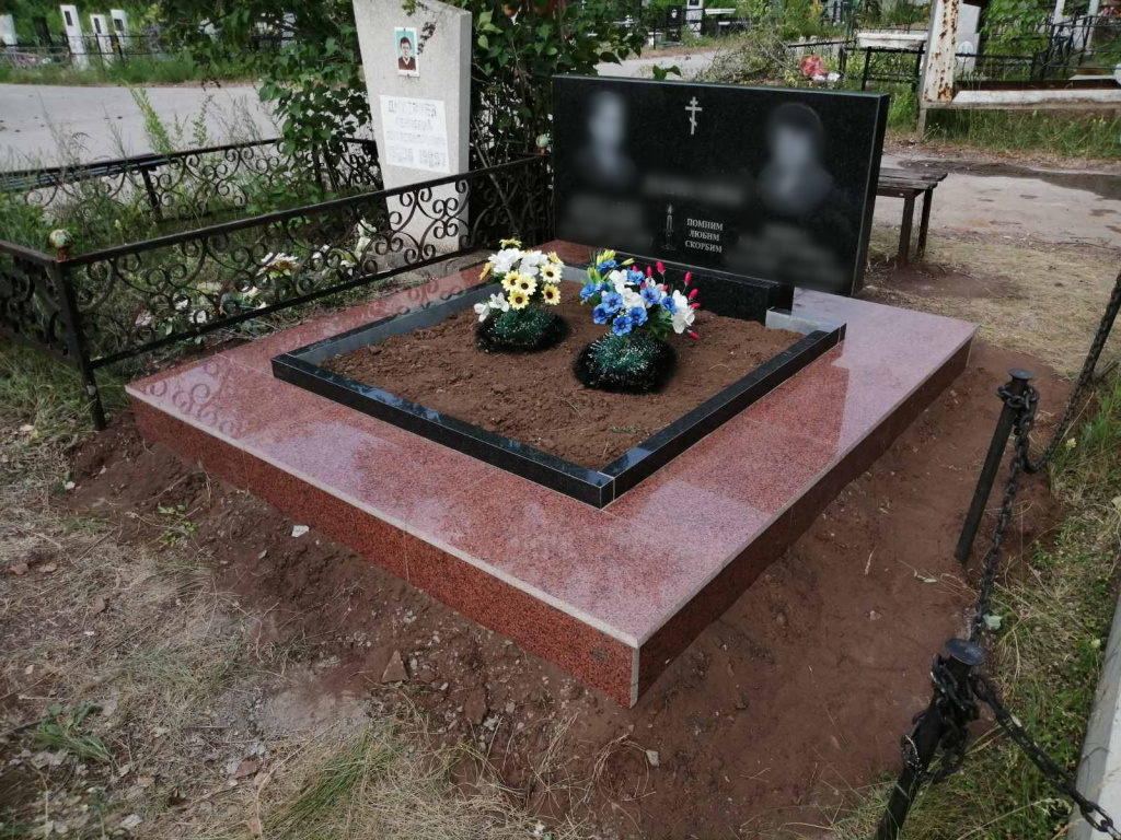 Мемориальный комплекс на могилу